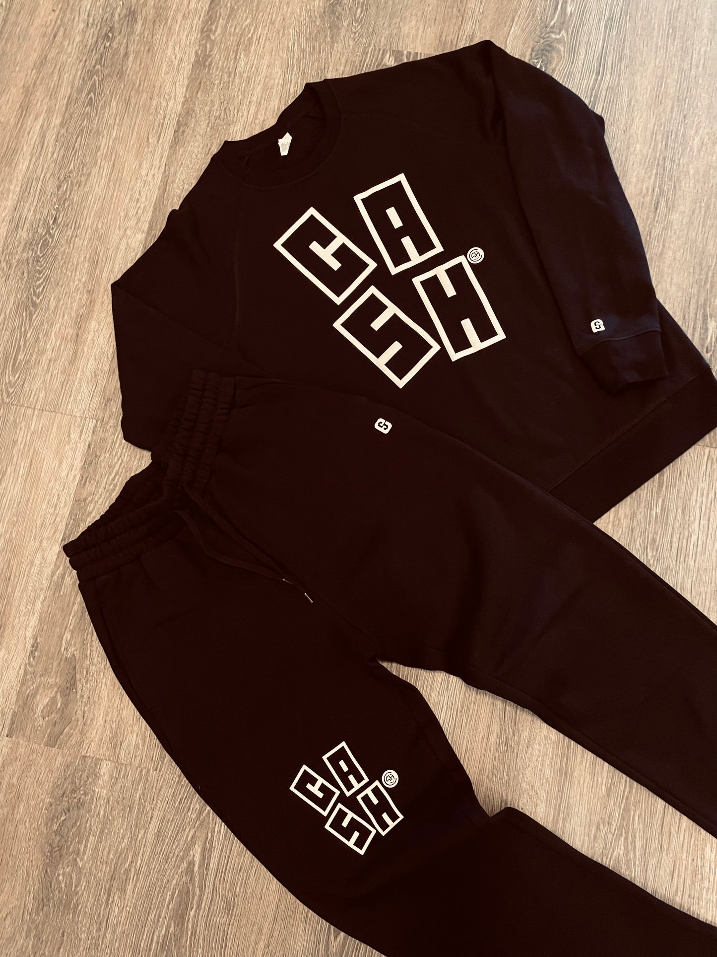 CASH 'STACKED CASH' CREWNECK