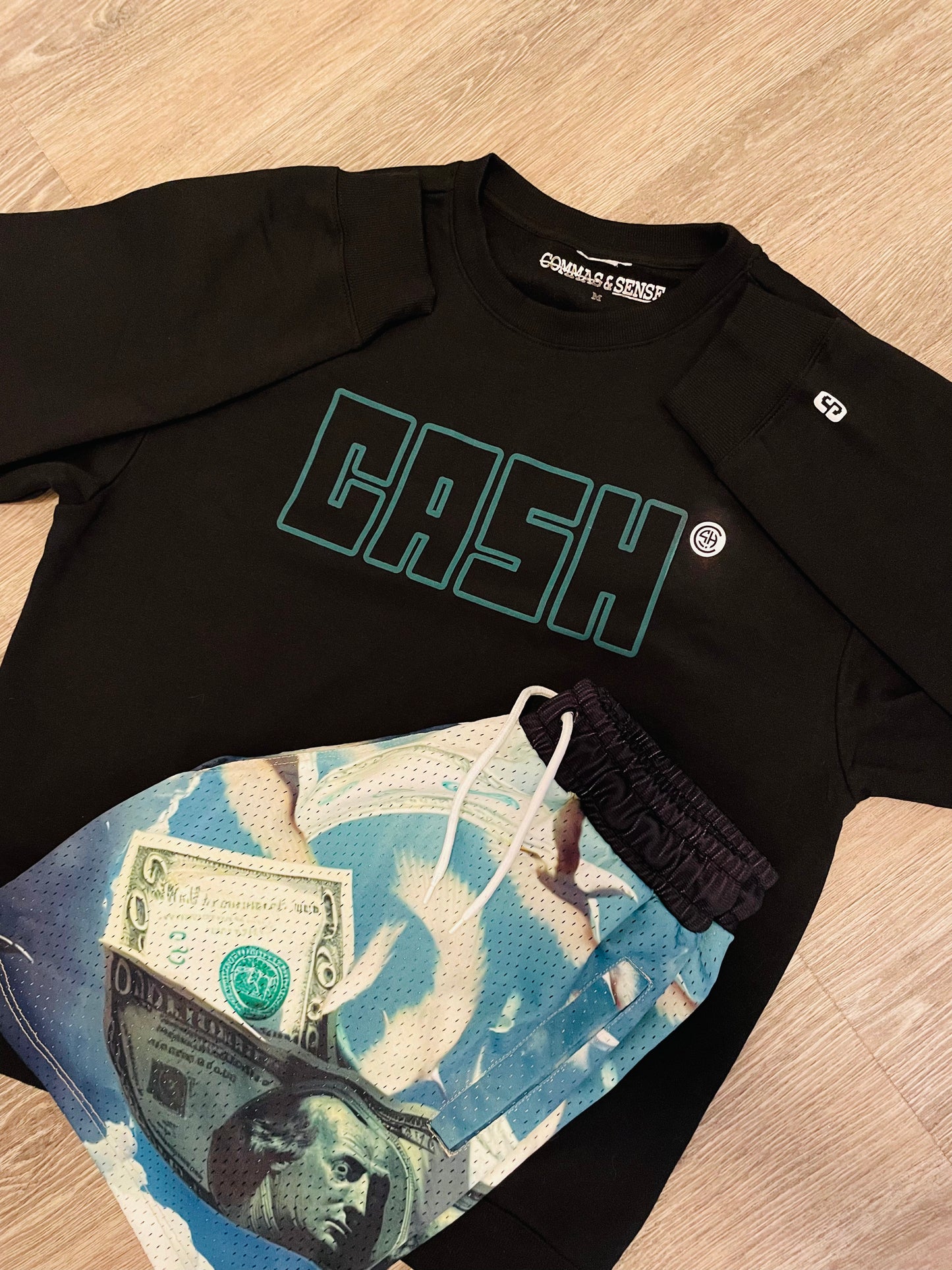 CASH CREWNECK