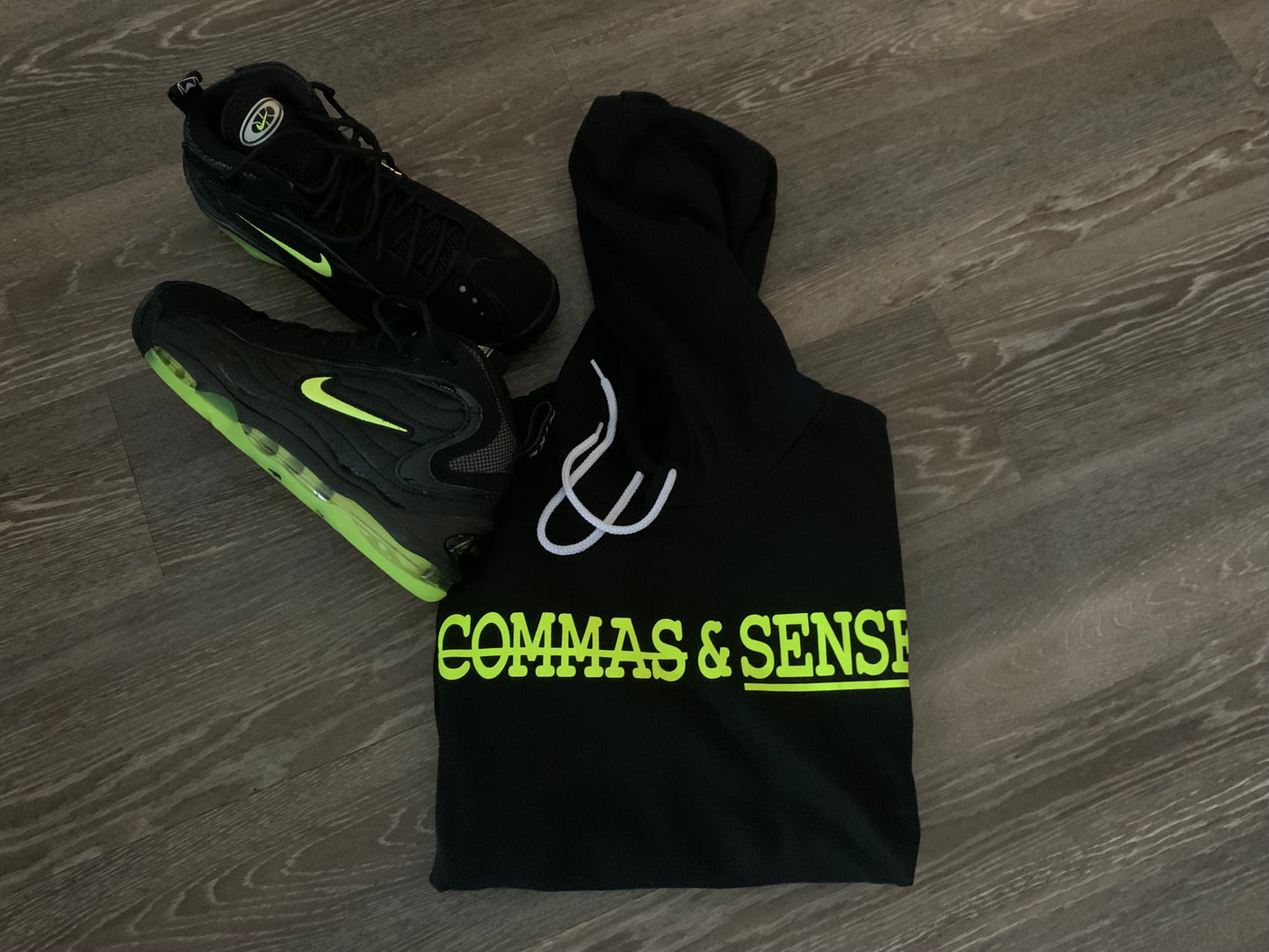 COMMAS & SENSE CLASSIC LOGO HOODIE