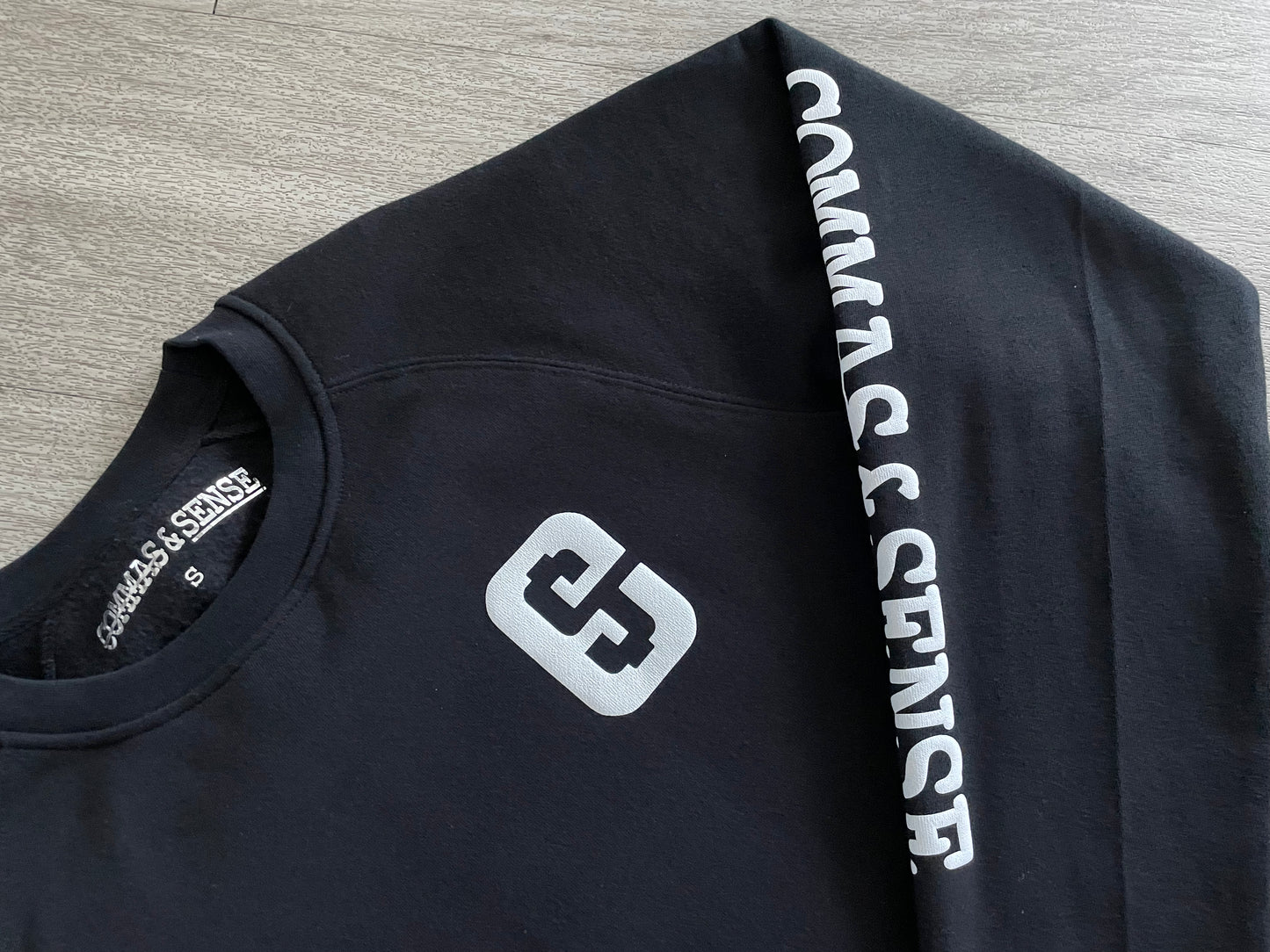 COMMAS & SENSE 3D LOGO PREMIUM SET