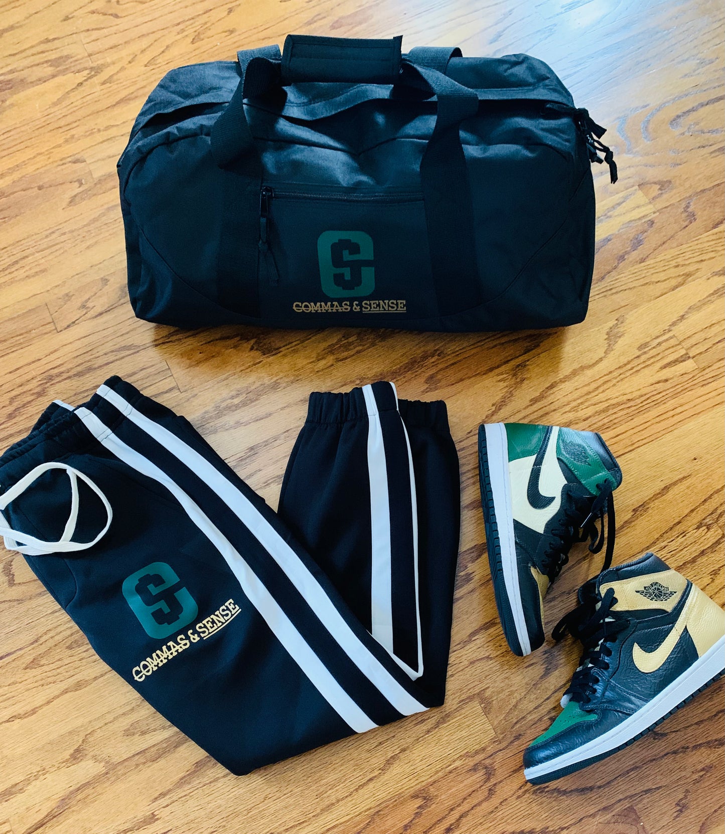 COMMAS & SENSE DOUBLE LOGO DUFFLE BAG