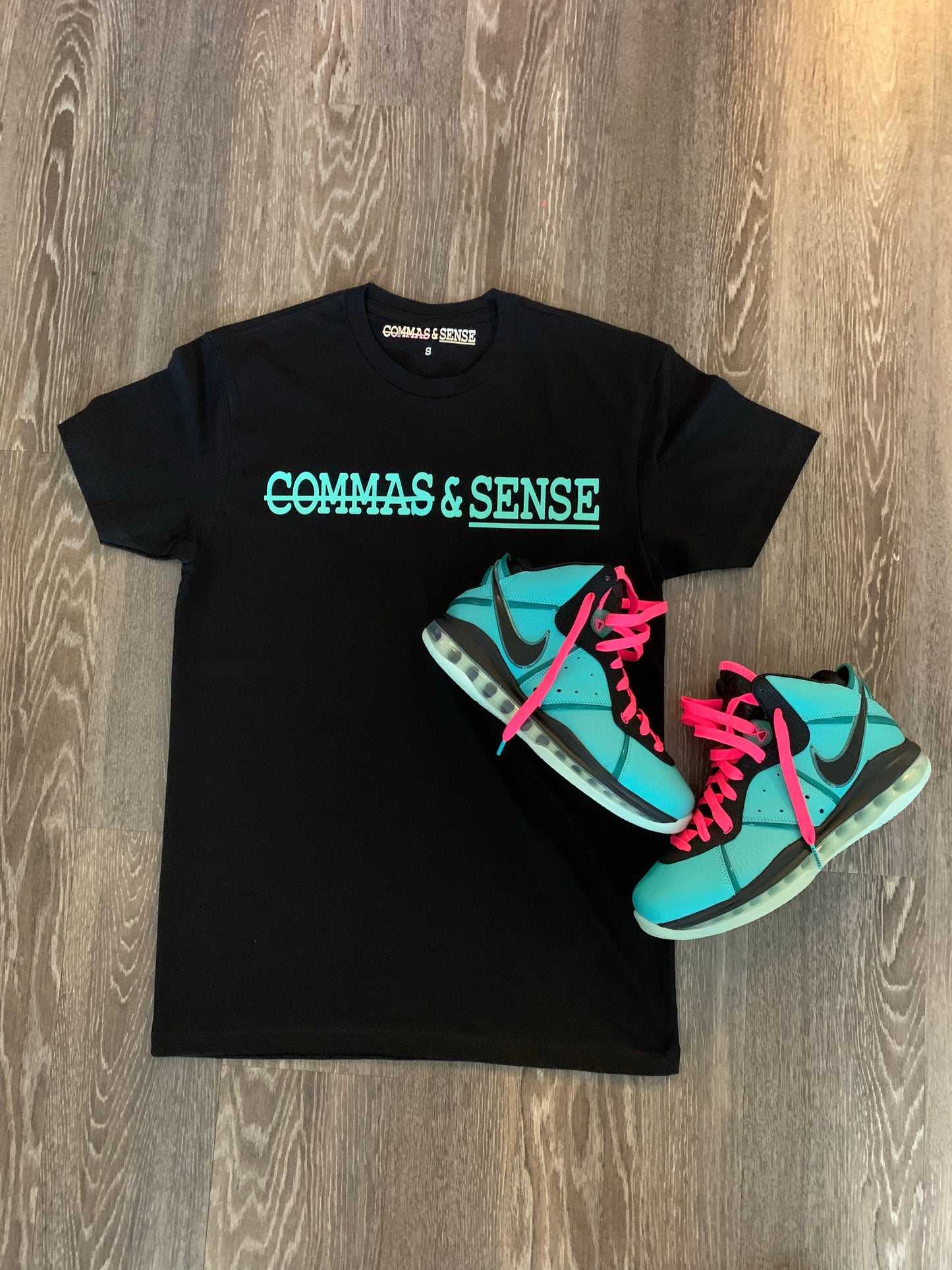 COMMAS & SENSE CLASSIC LOGO T-SHIRT