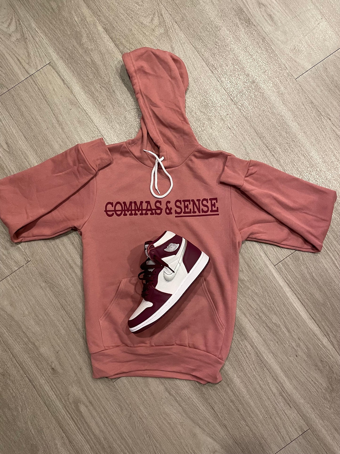 COMMAS & SENSE CLASSIC LOGO HOODIE