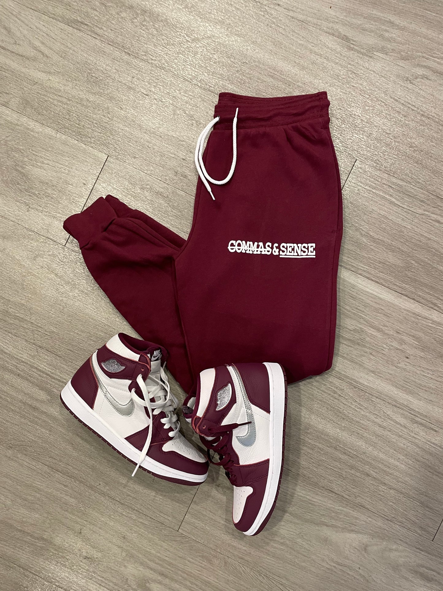 COMMAS & SENSE 3D LOGO SWEATPANTS