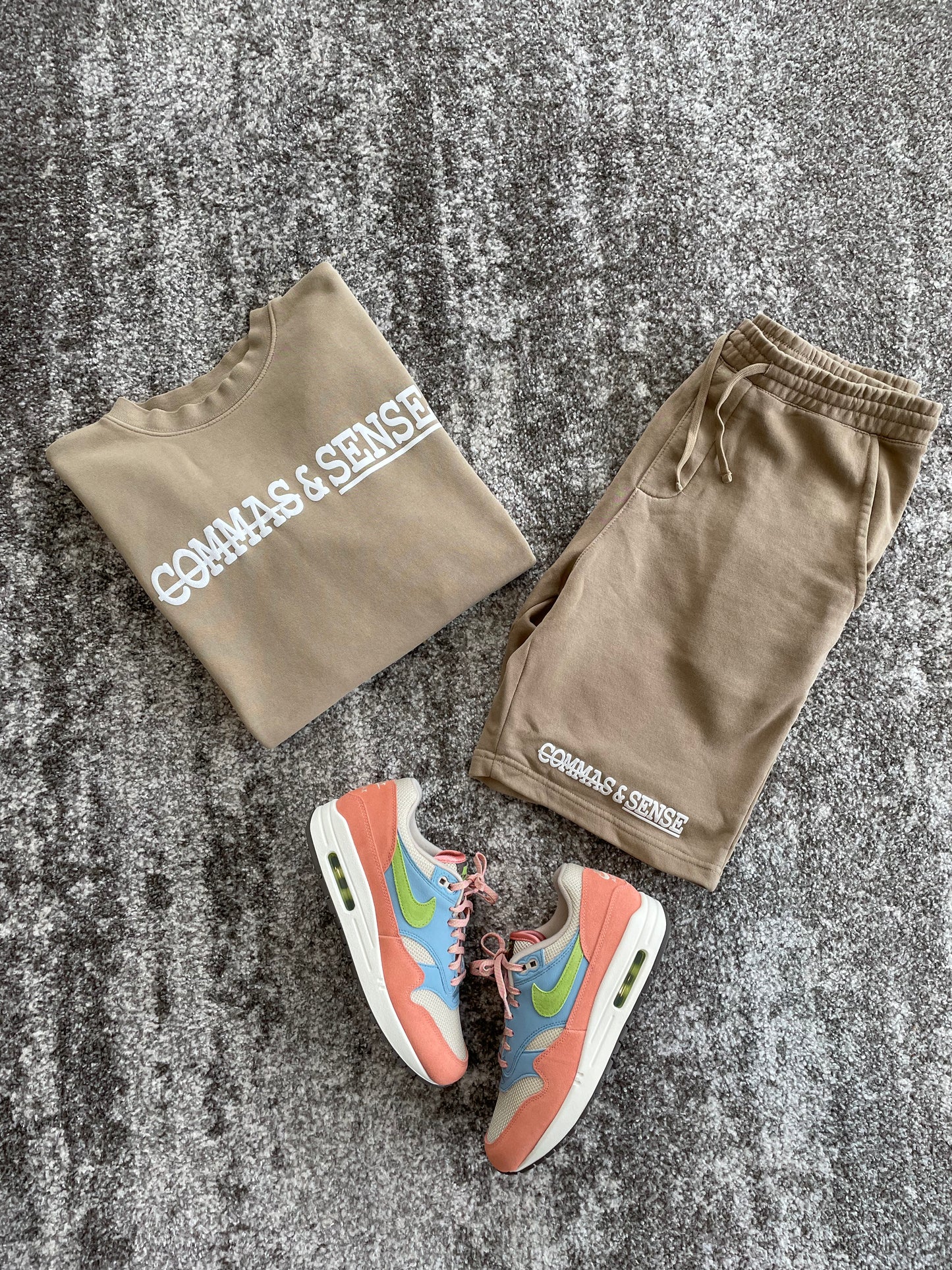 COMMAS & SENSE 3D LOGO SWEAT SHORTS