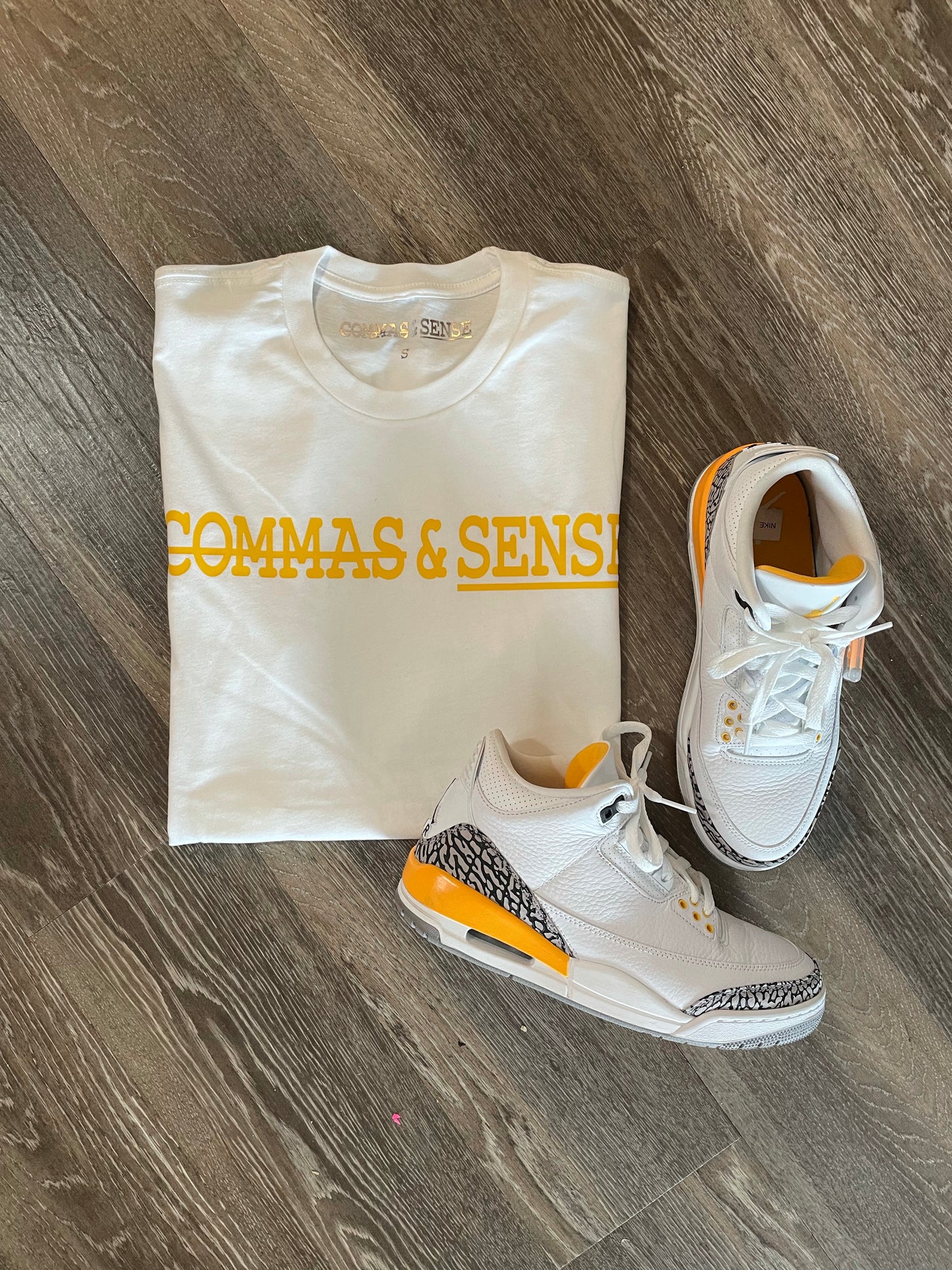 COMMAS & SENSE CLASSIC LOGO T-SHIRT