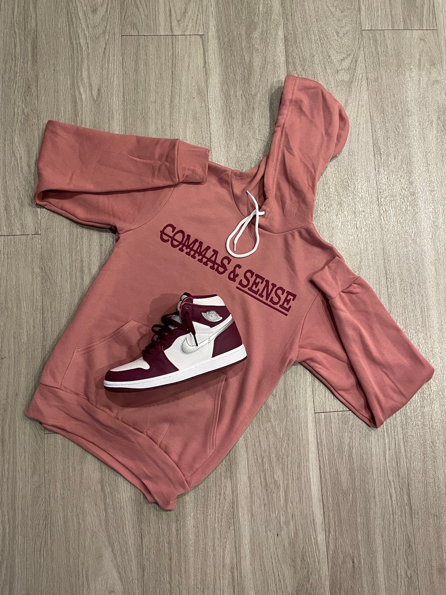 COMMAS & SENSE CLASSIC LOGO HOODIE