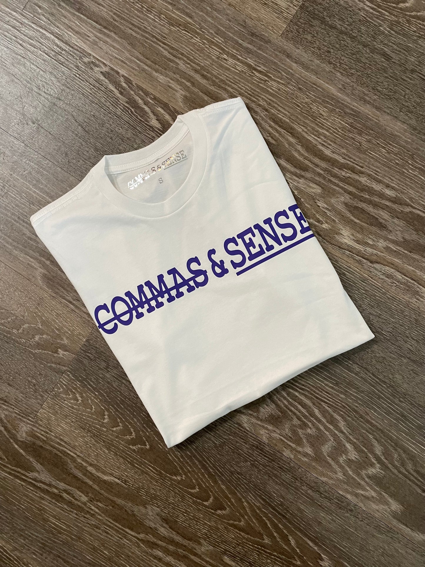 COMMAS & SENSE CLASSIC LOGO T-SHIRT