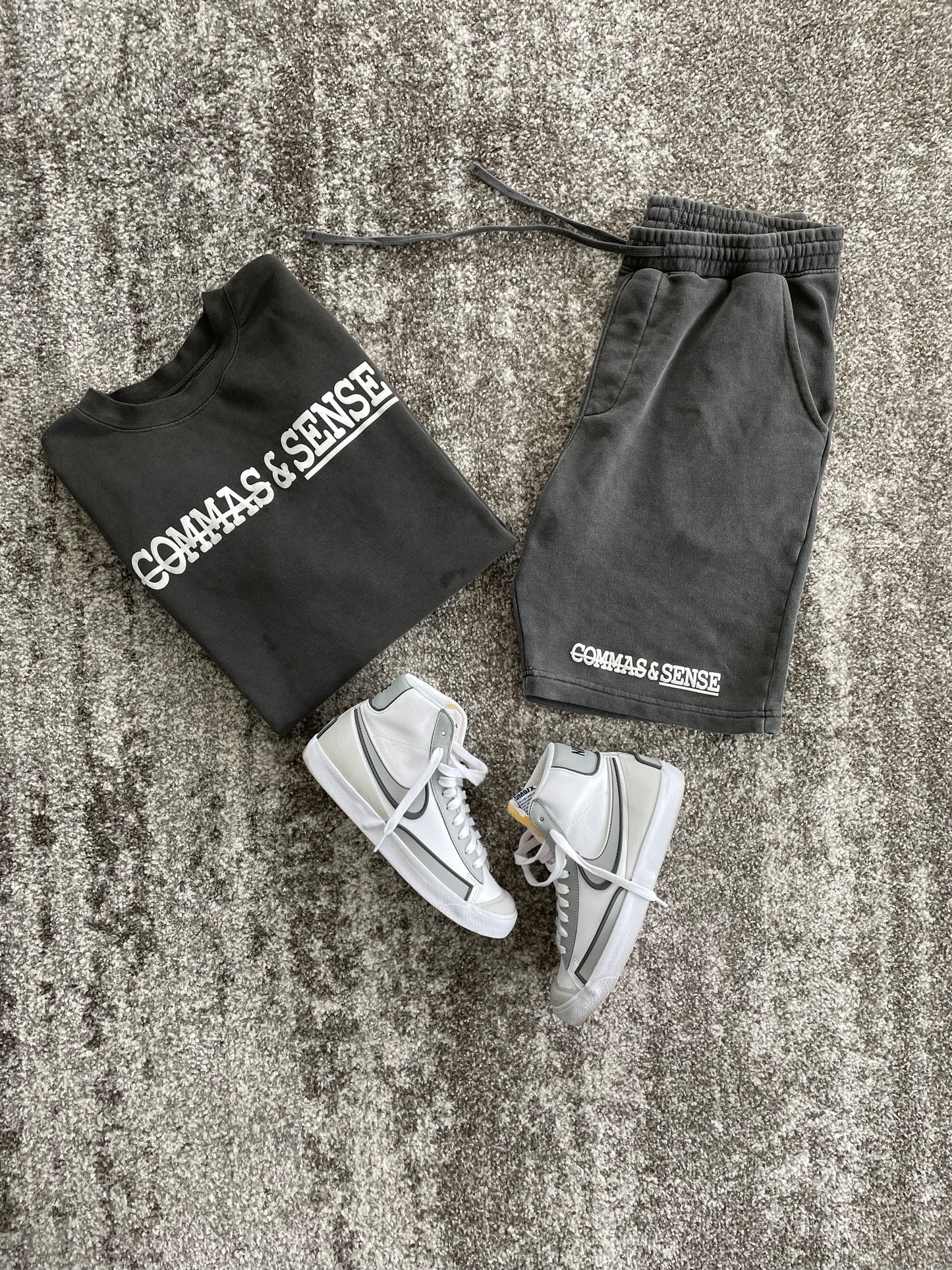 COMMAS & SENSE 3D LOGO SWEAT SHORTS