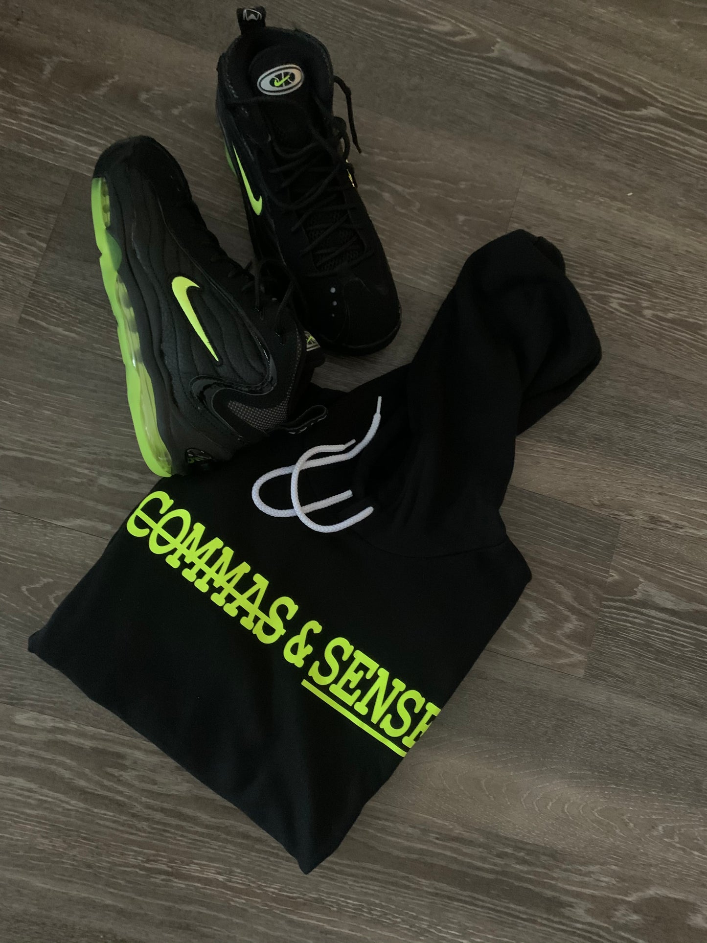 COMMAS & SENSE CLASSIC LOGO HOODIE