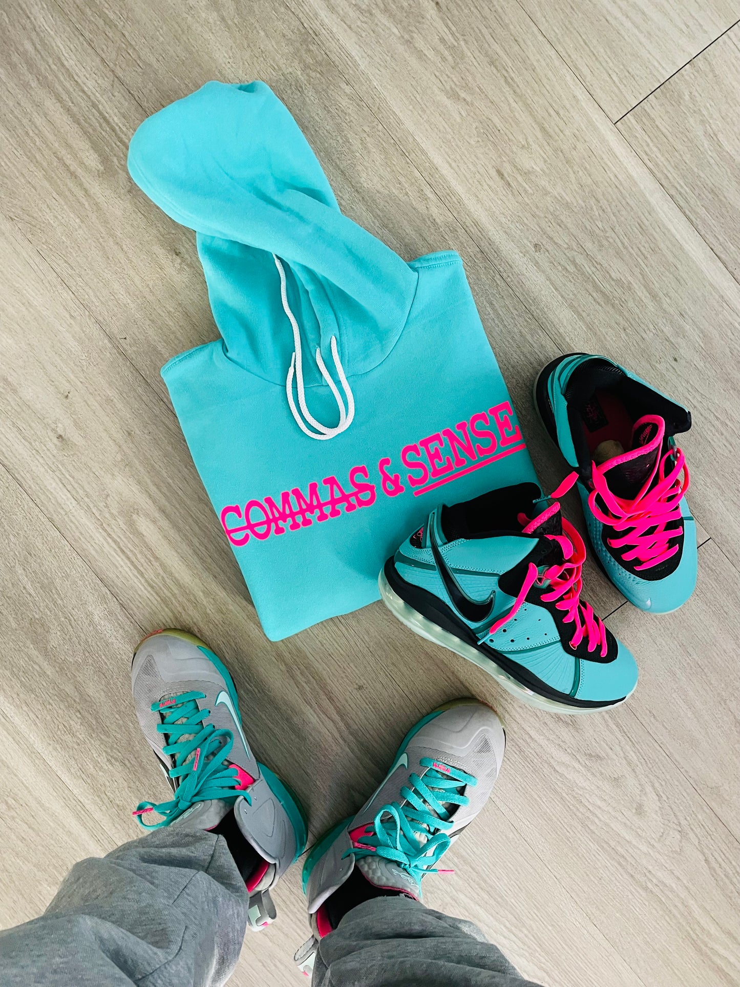 COMMAS & SENSE CLASSIC LOGO HOODIE