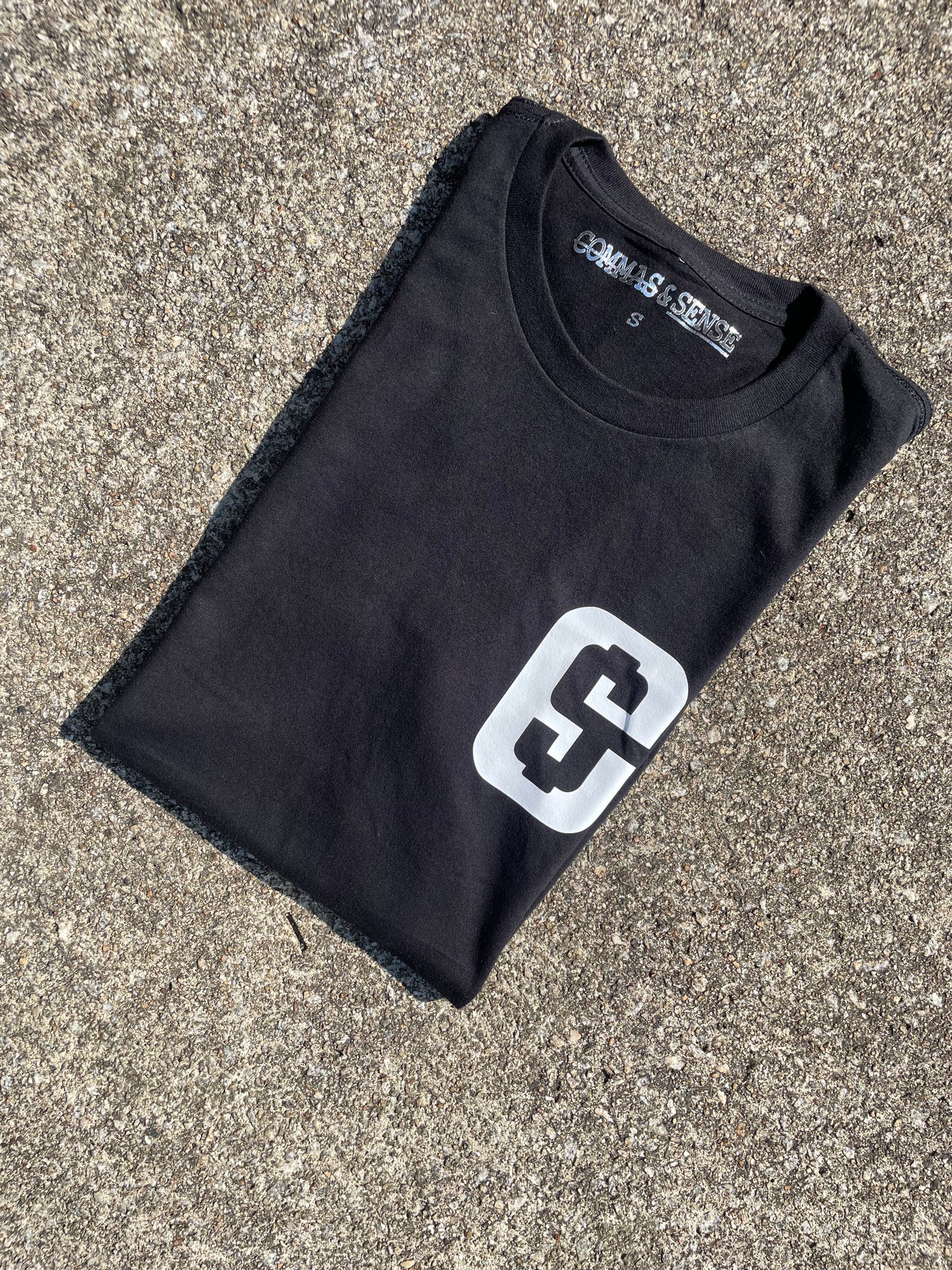 COMMAS & SENSE ‘CURRENCY’ TEE