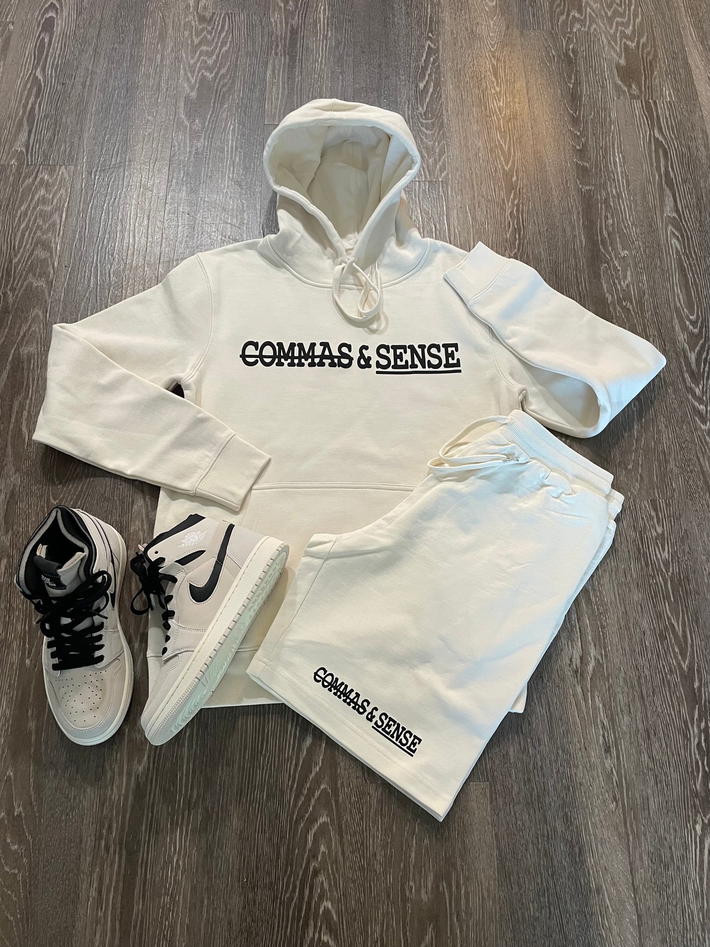 COMMAS & SENSE 3D LOGO SWEAT SHORTS