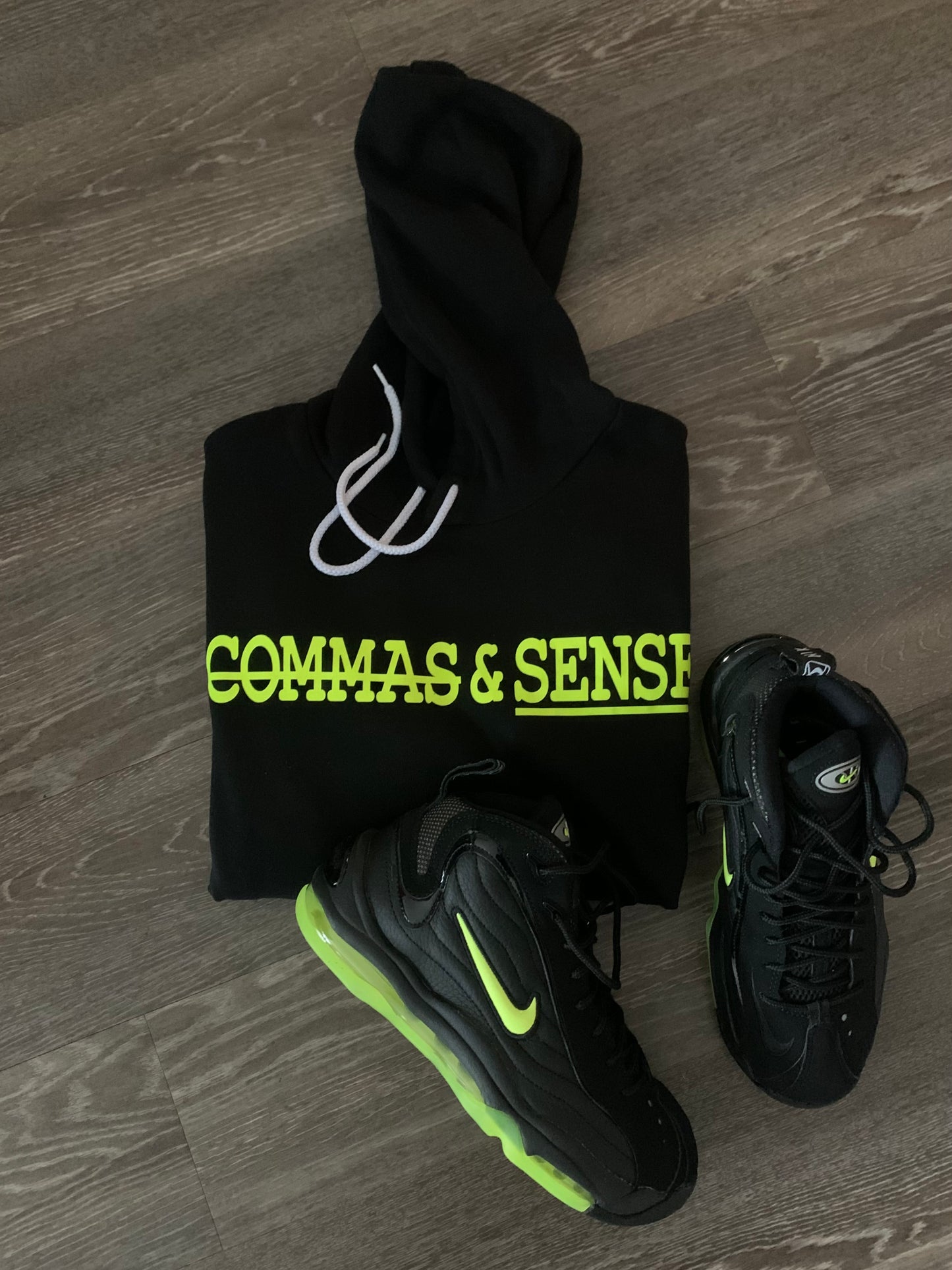 COMMAS & SENSE CLASSIC LOGO HOODIE