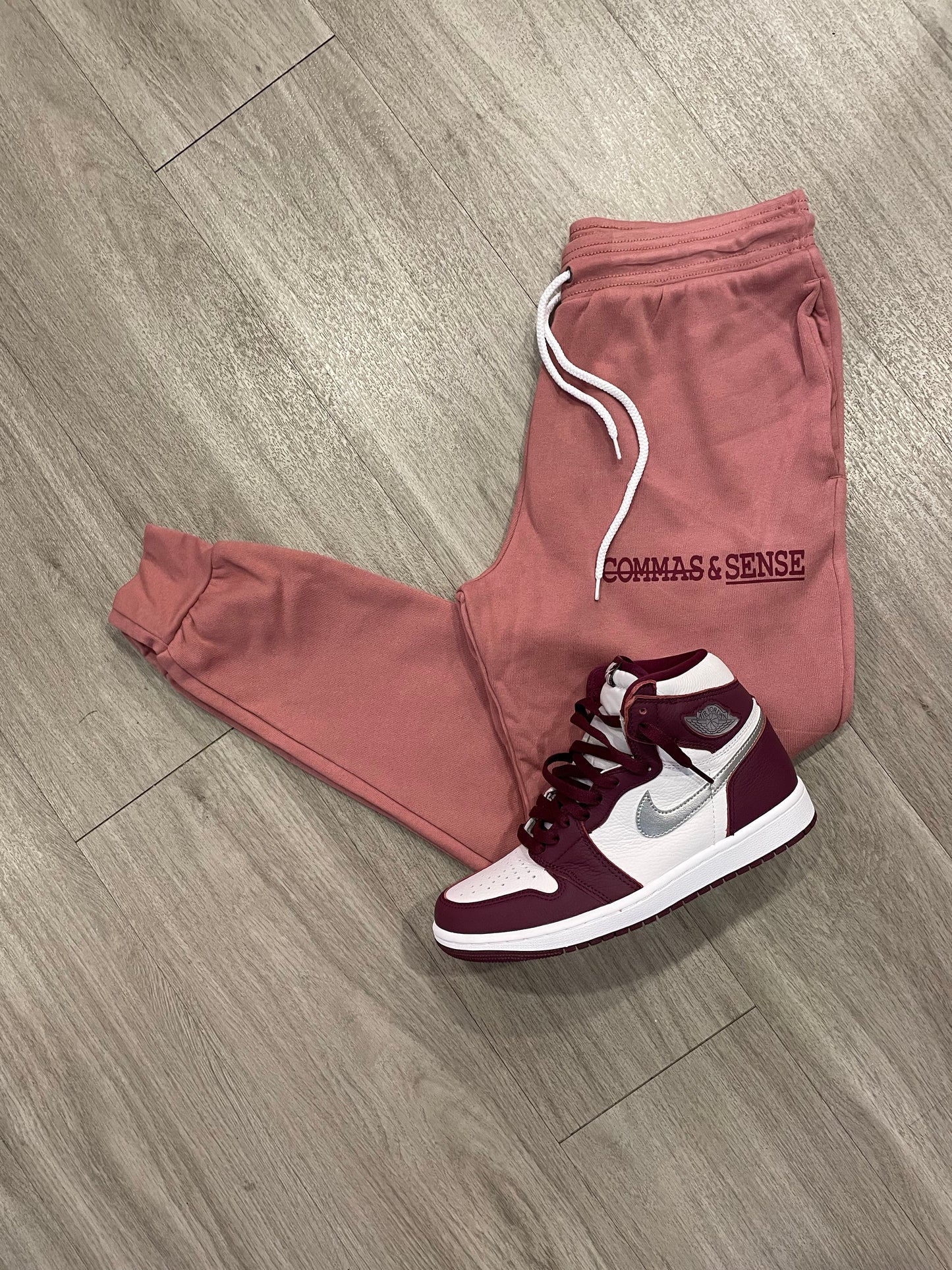 COMMAS & SENSE CLASSIC LOGO SWEATPANTS