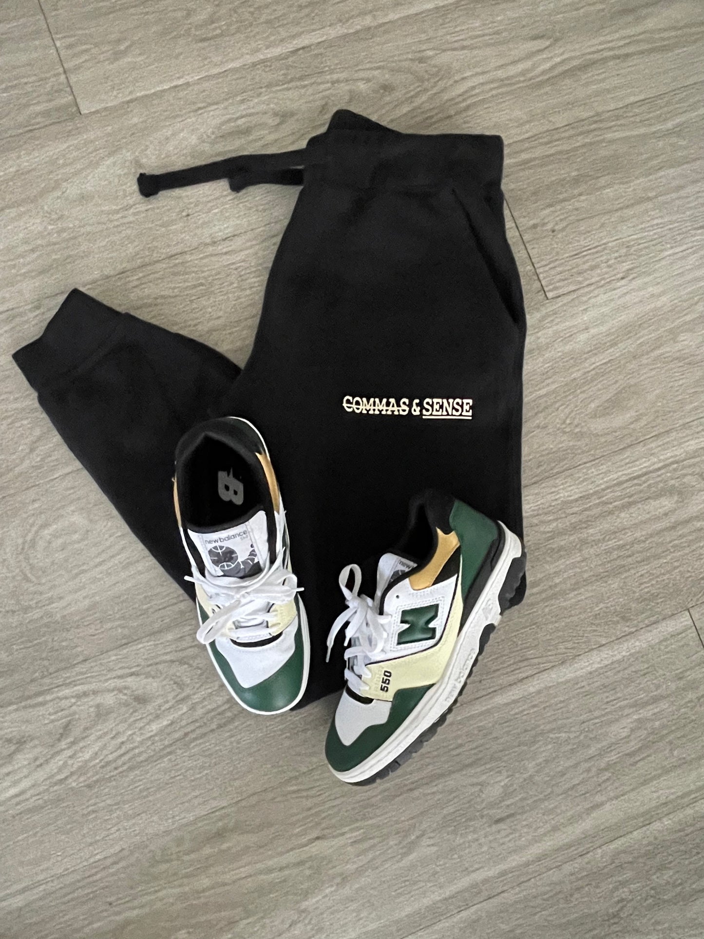 COMMAS & SENSE CLASSIC LOGO SWEATPANTS