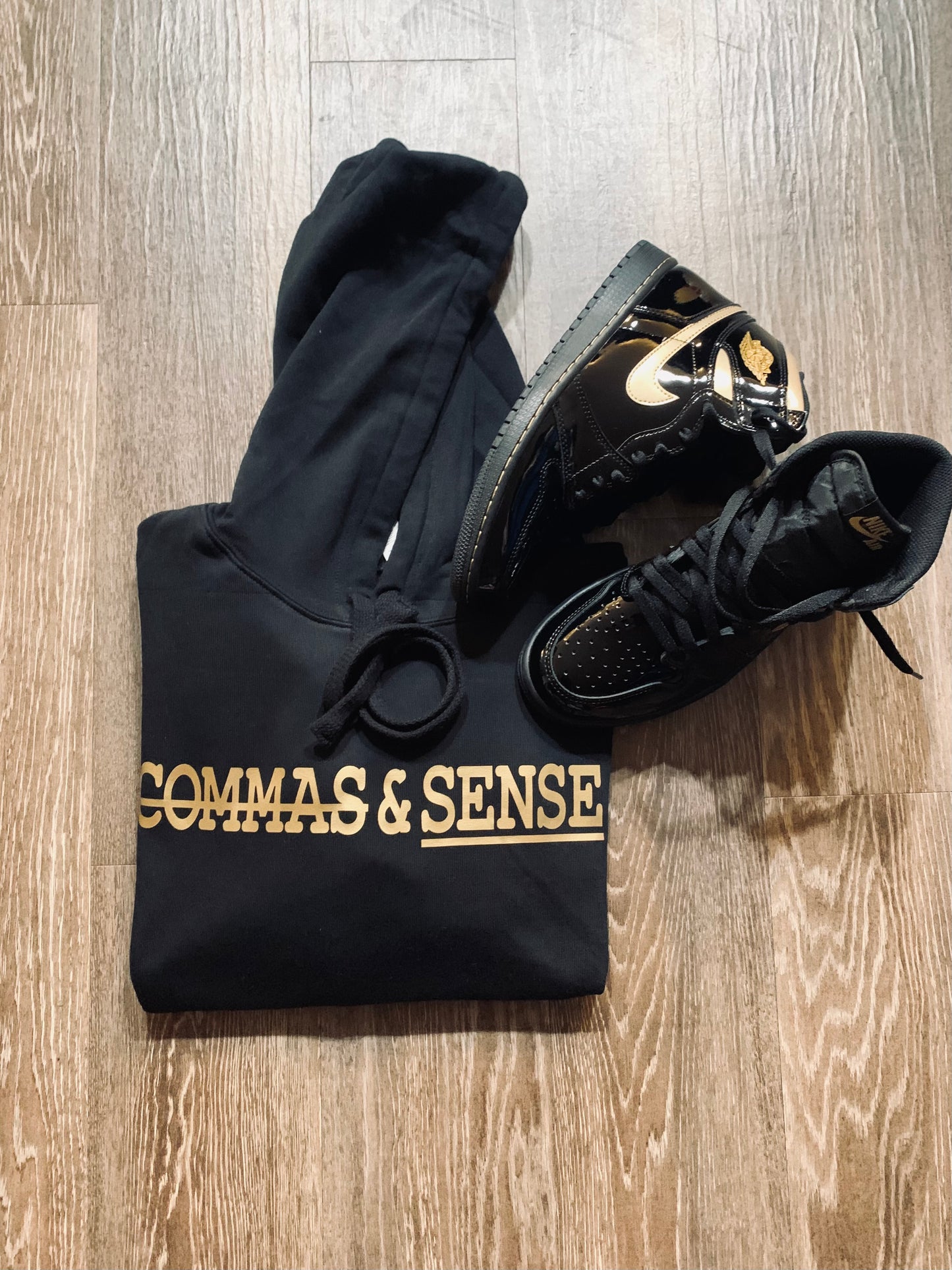 COMMAS & SENSE CLASSIC LOGO HOODIE