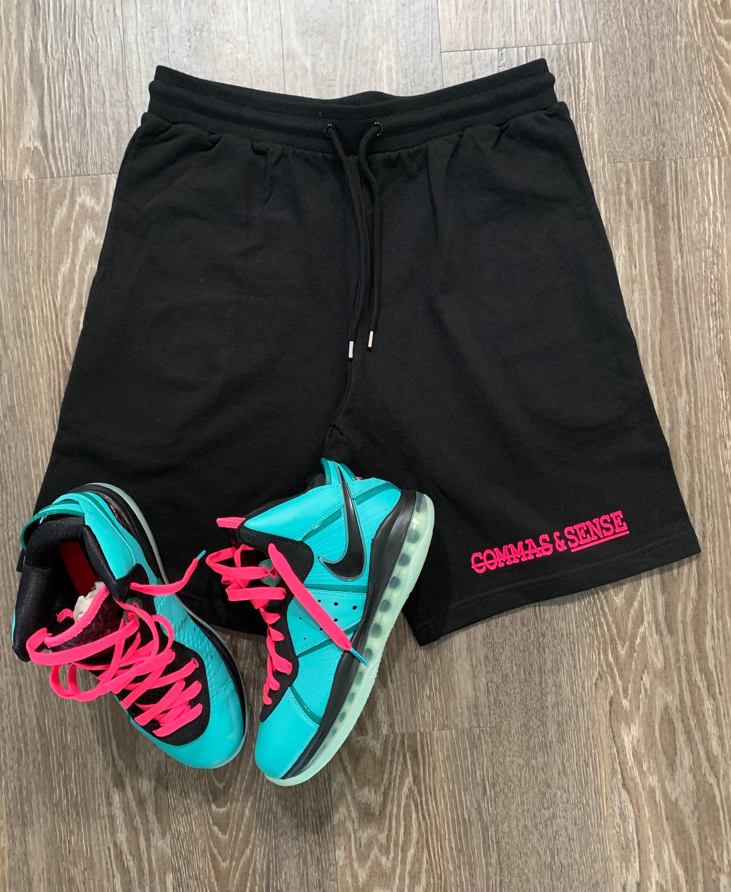 COMMAS & SENSE LOGO SWEAT SHORTS