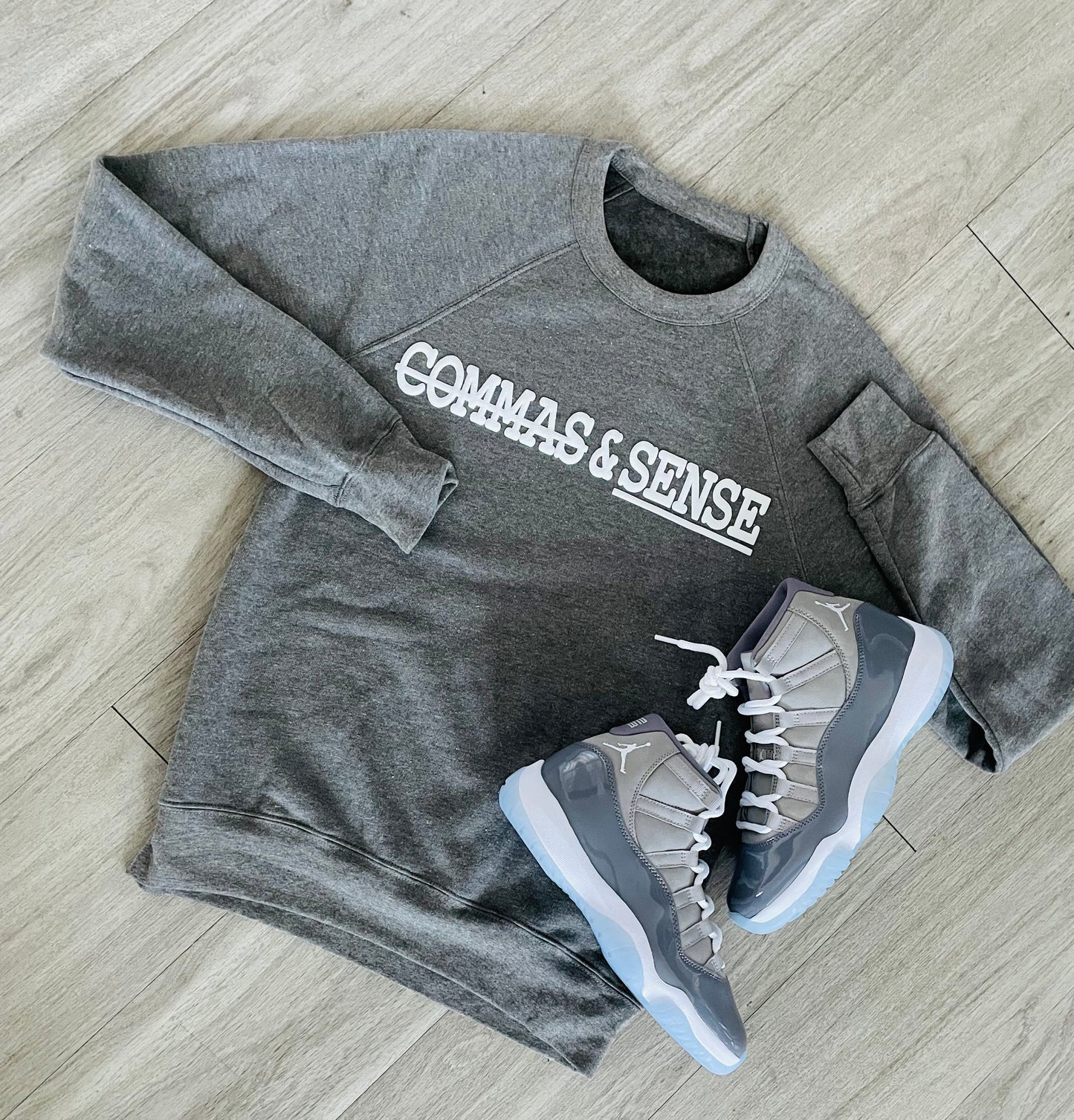 COMMAS & SENSE 3D LOGO CREWNECK SWEATSHIRT