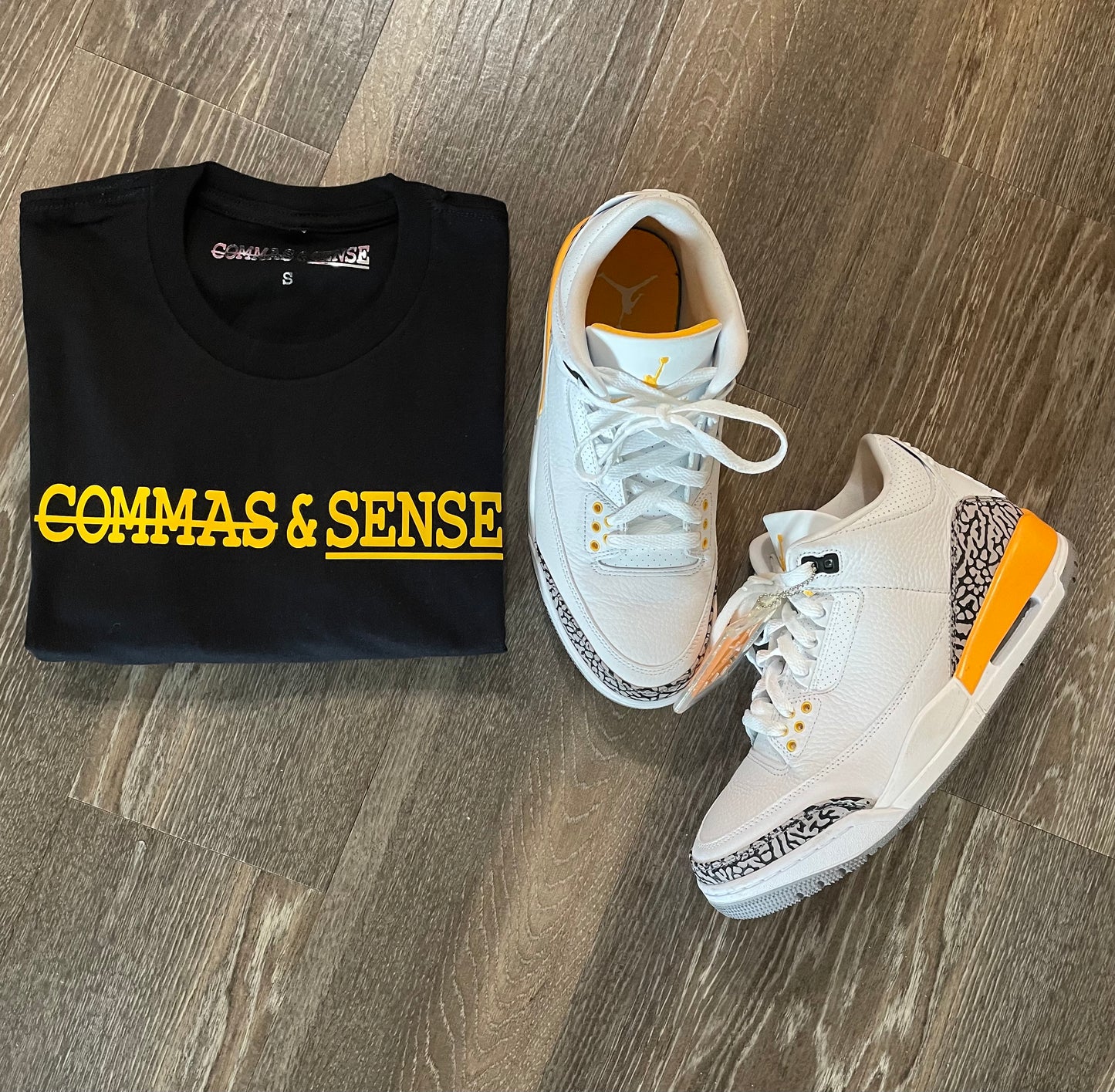 COMMAS & SENSE CLASSIC LOGO T-SHIRT