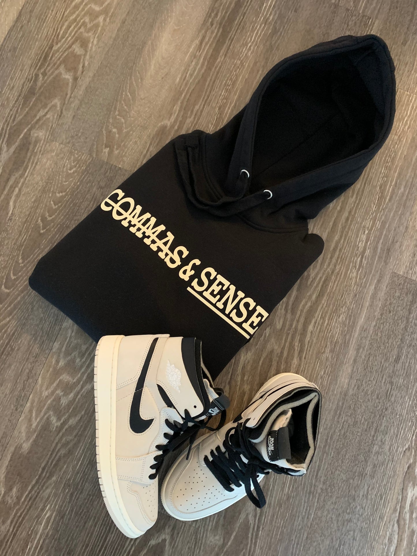 COMMAS & SENSE CLASSIC LOGO HOODIE