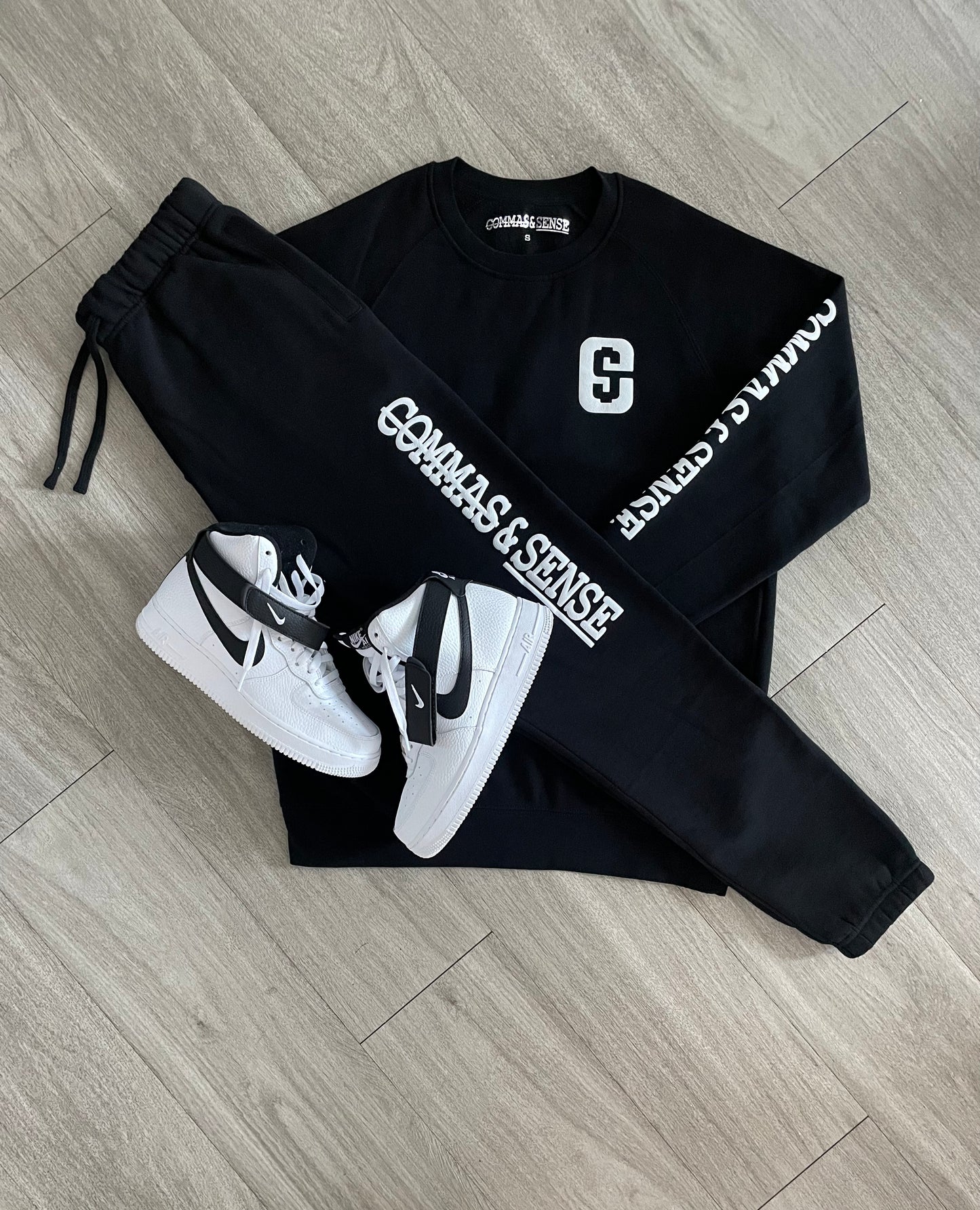 COMMAS & SENSE 3D LOGO PREMIUM SET