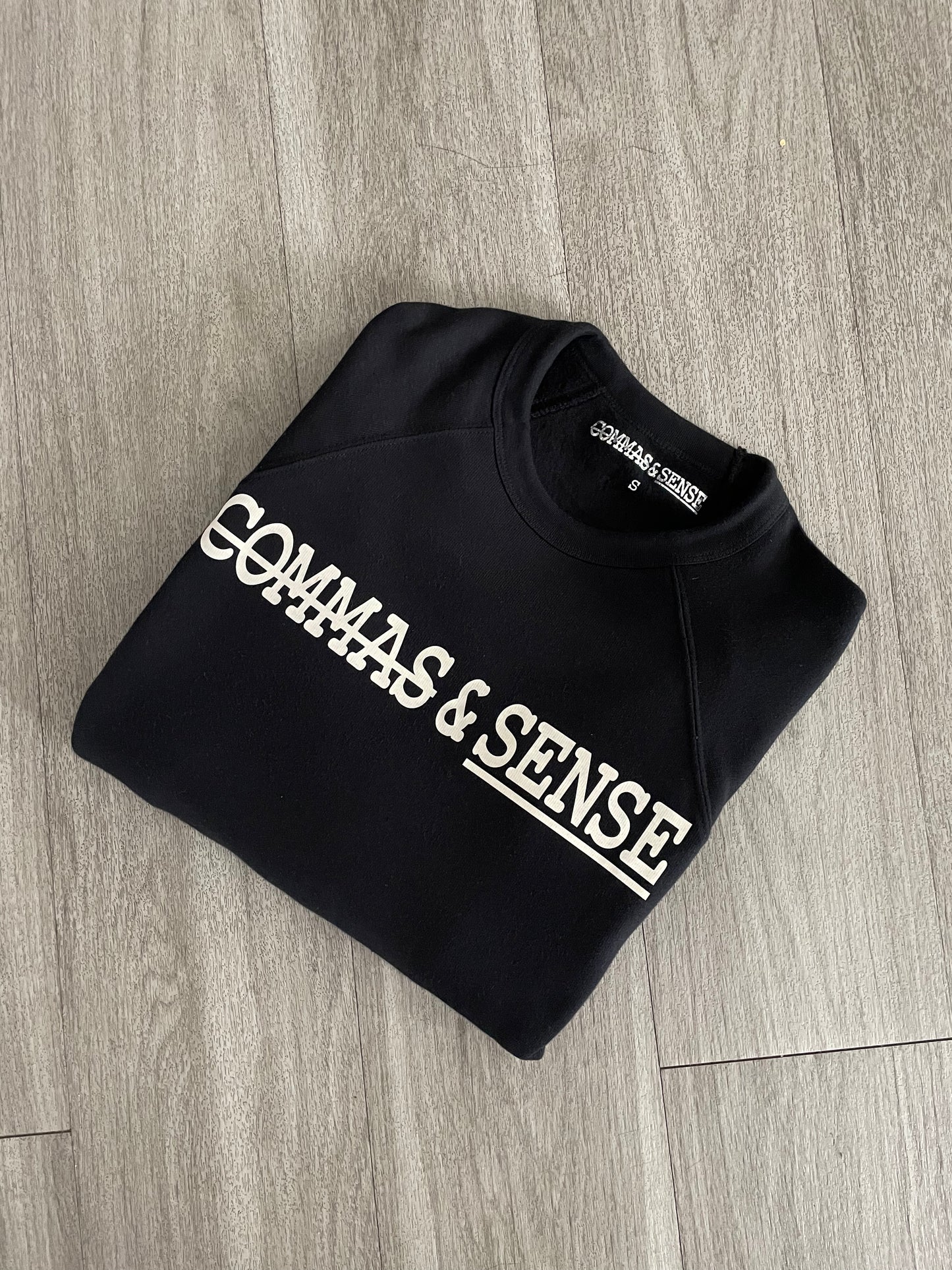 COMMAS & SENSE CLASSIC LOGO CREWNECK